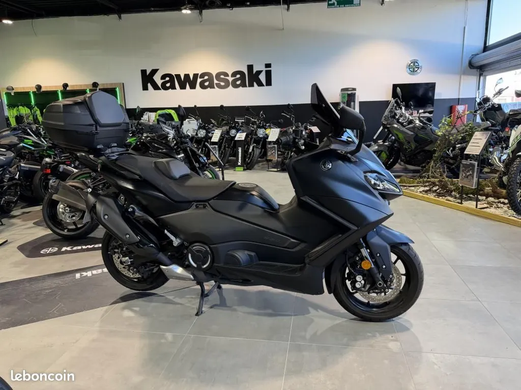 Yamaha T-MAX 2024 - garantie 12 mois - vue droite - Kawasaki Nîmes