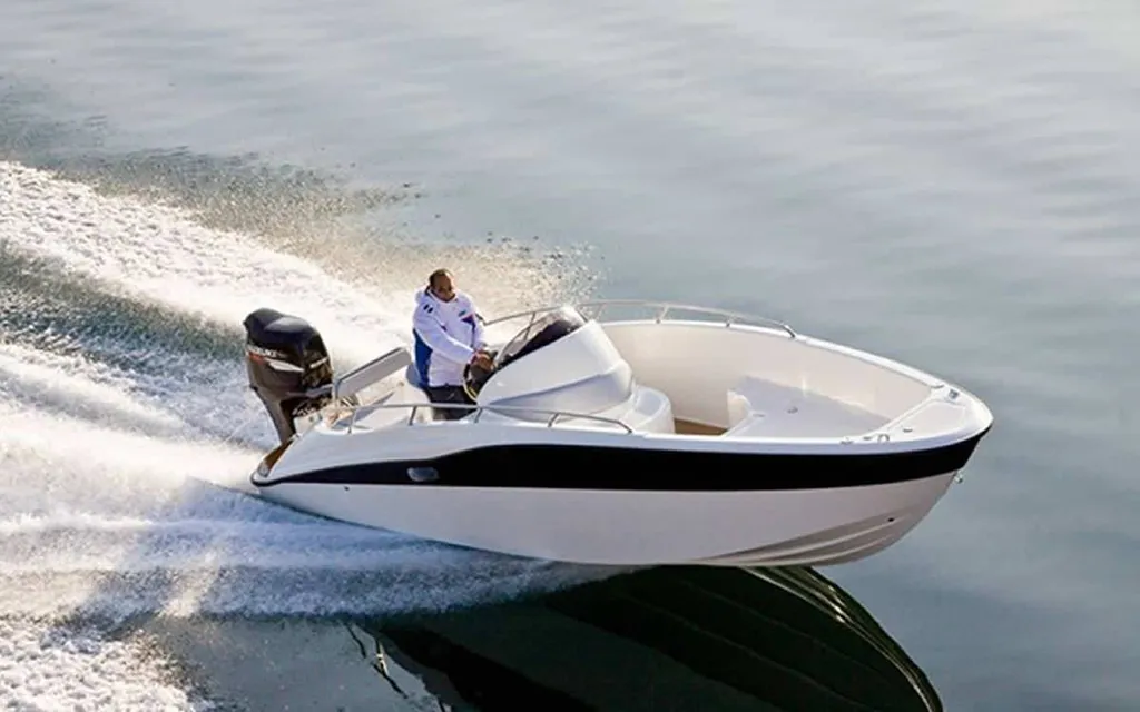 A vendre bateau opn sportif Aries 615 Clear La Martinique