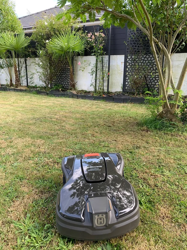 Faire installer un robot tondeuse dans un jardin situé dans les Landes