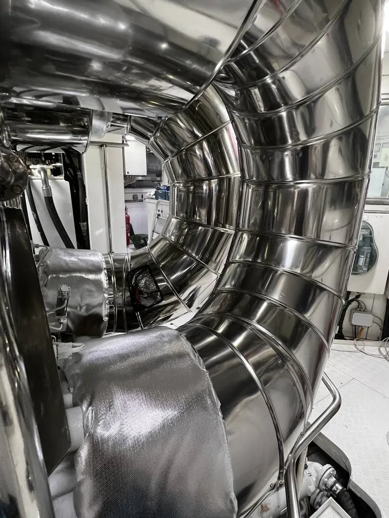 Confection de coquille en inox pour un échappement de yacht sur Monaco