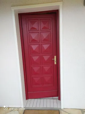 Installation d'une porte d'entrée sécurisée rouge à motifs vintage à Sannois 95110 dans le Val d’Oise