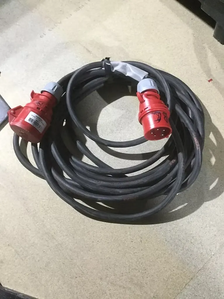 PROLONGATEUR CABLE 16A TRI