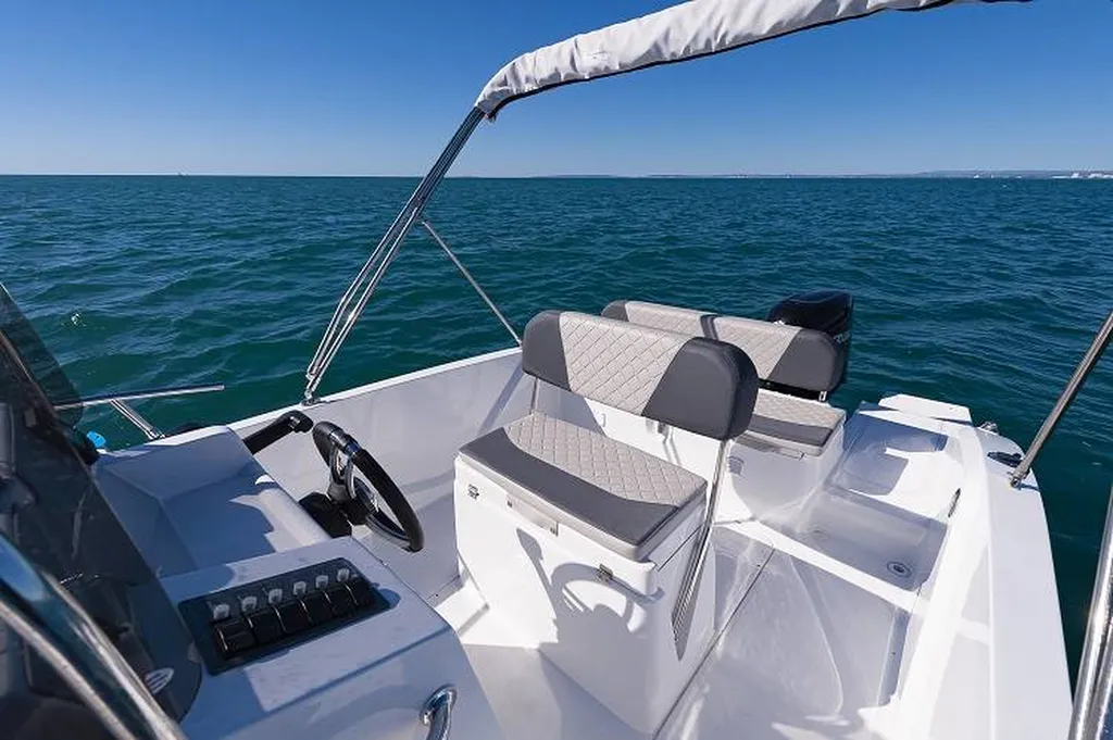 Vedette Idea 60 open 7 personnes à vendre dans le Var