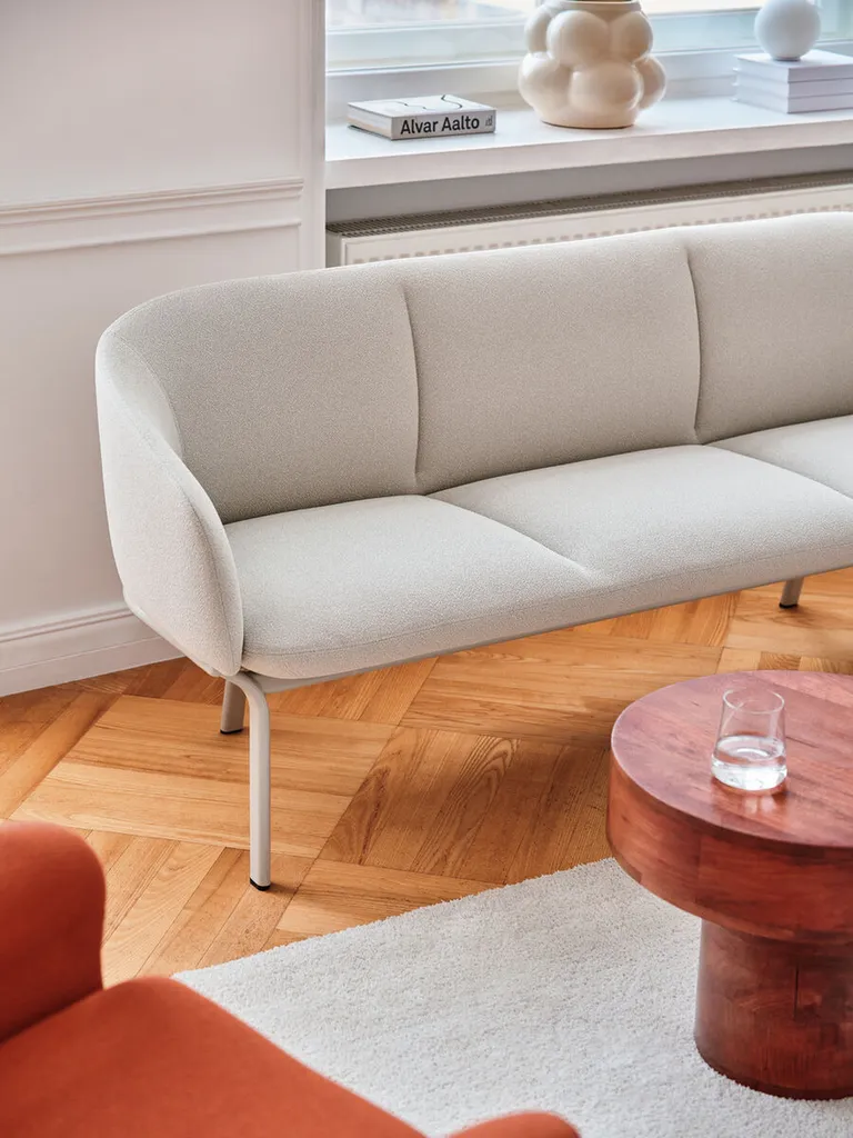 Canapé Gracie professionnel pour bureaux et espaces lounge en région PACA. Design, ergonomie, normes et confort pro.
