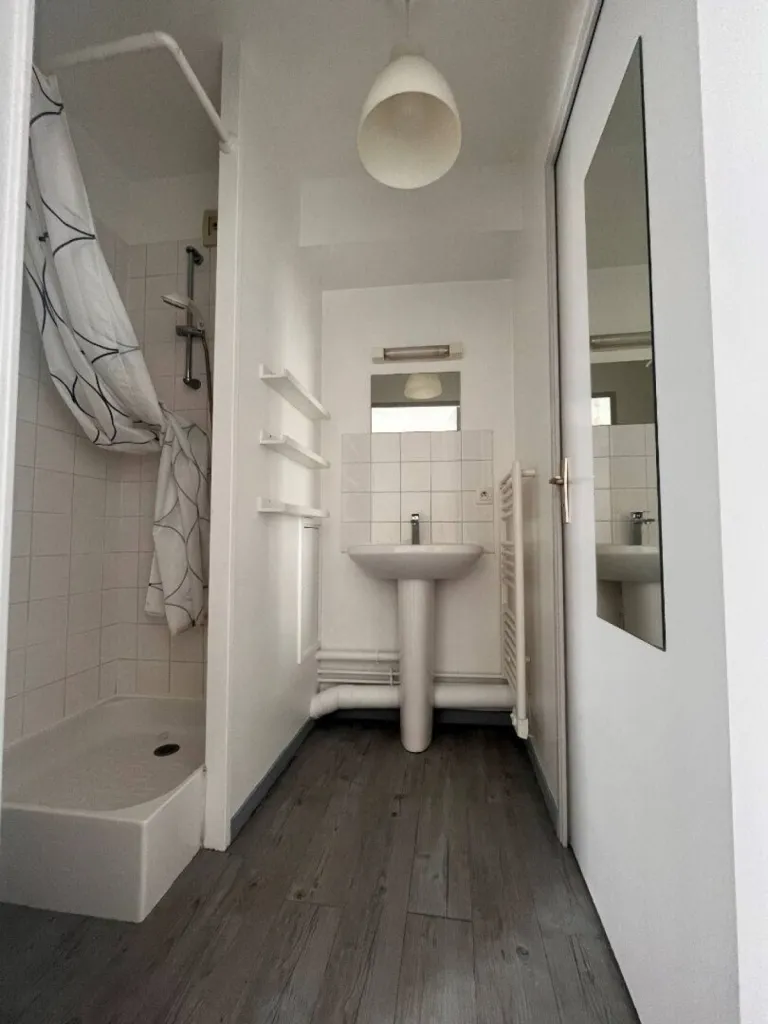Appartement entièrement rénové et repeint