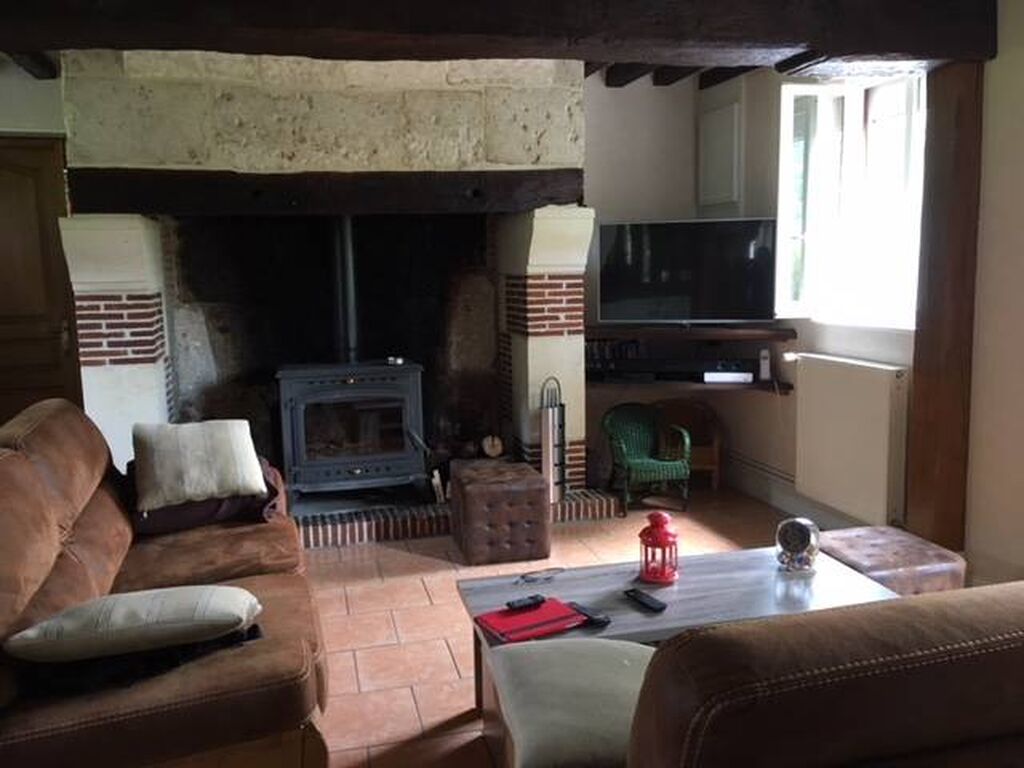 Visitez authentique maison normande avec cheminée et son terrain de 1450 m² à une dizaine de minutes d'Orbec 14