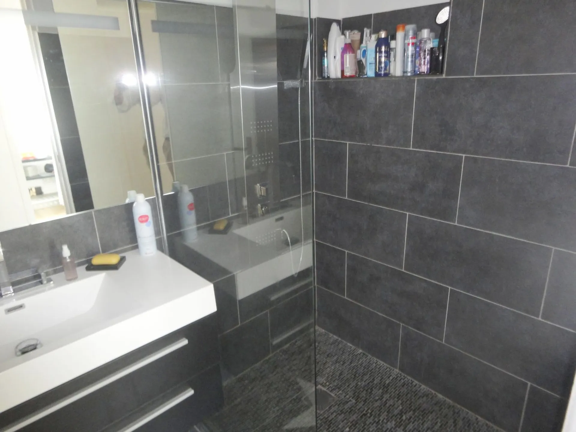 A vendre bas de villa 3 Roquefort La Bédoule vue dégagée campagne , avec jardin privatif et piscine