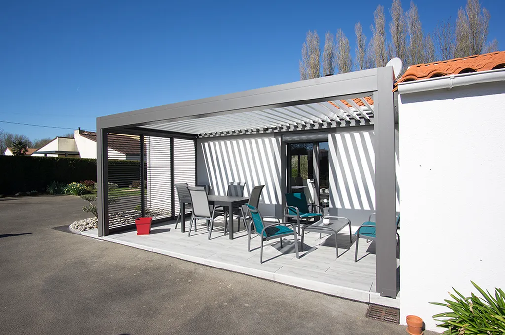 Chiffrage personnalisé pour une pergola bioclimatique en aluminium à Fréjus et Roquebrune-sur-Argens : comparez les options et obtenez le meilleur prix