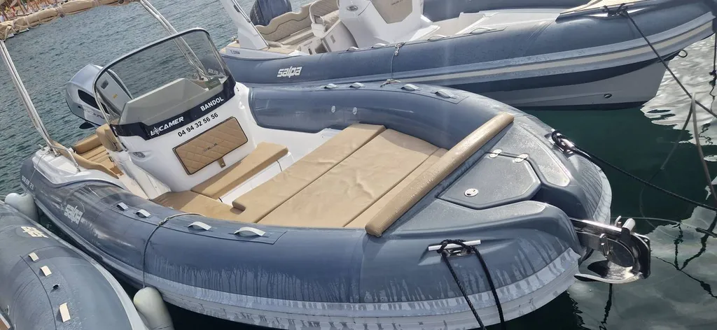 A vendre semi-rigide d'occasion Salpa Soleil 23 bateau sportif en parfait état à Bandol Var