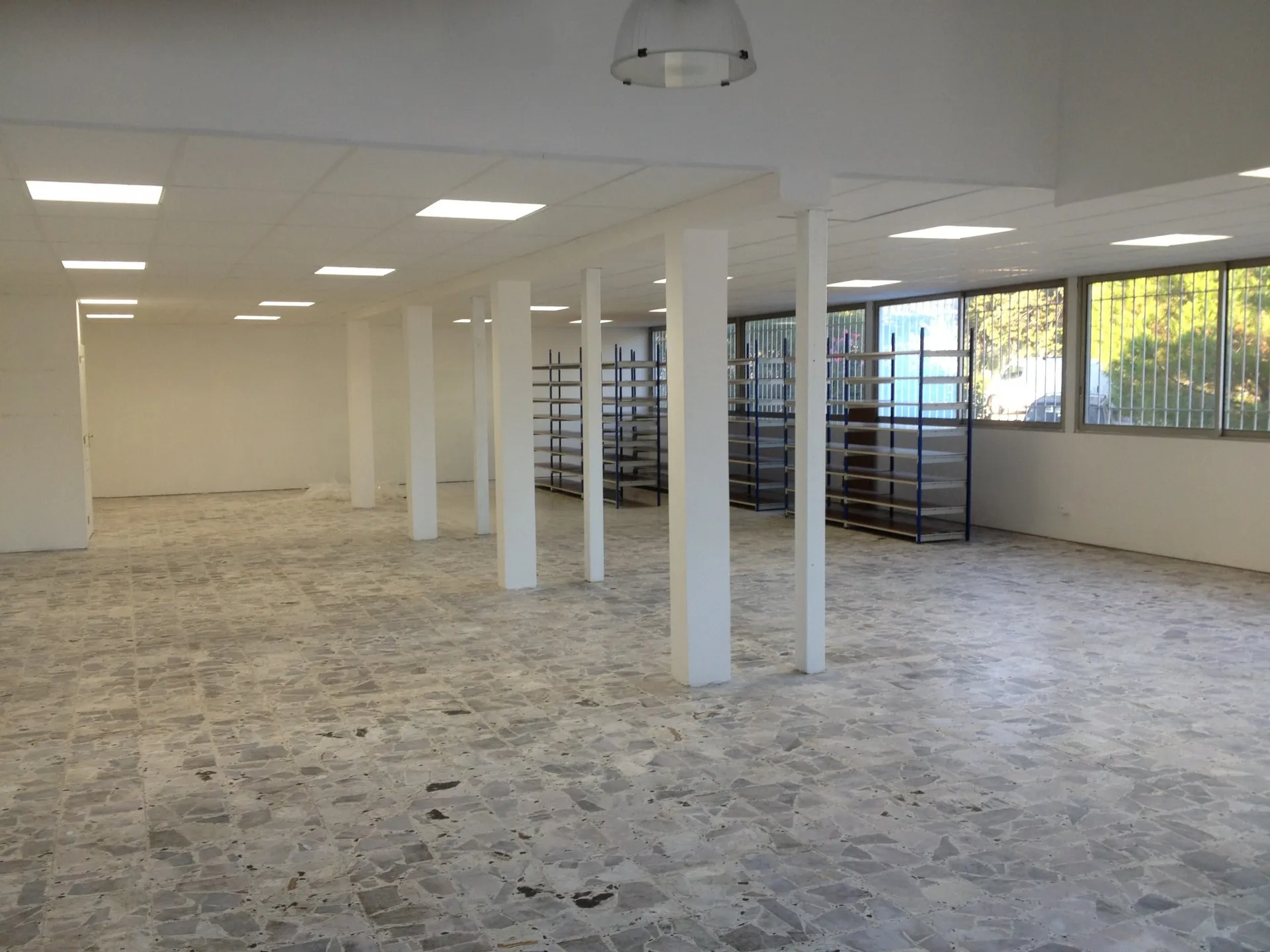 Carnoux local commercial