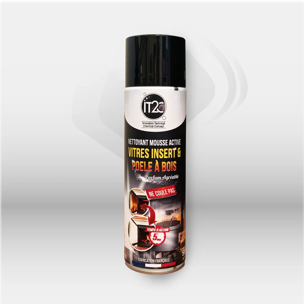 Nettoyant mousse vitres insert et poêle à bois 500 ml pour éliminer efficacement la suie, les traces de fumée et les résidus de combustion, idéal pour retrouver des vitres propres et transparentes sur les appareils de chauffage au bois – disponible à Mont