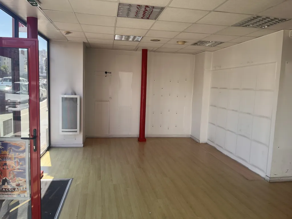 Location - Boutique 52 m², Rome, Rue de Rome 75017 PARIS