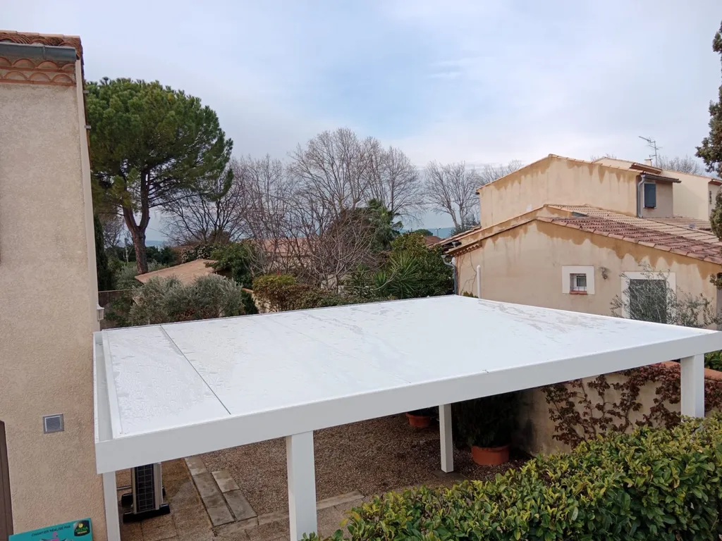 Carport Abris de voiture Blanc à Caveirac proche de Nîmes