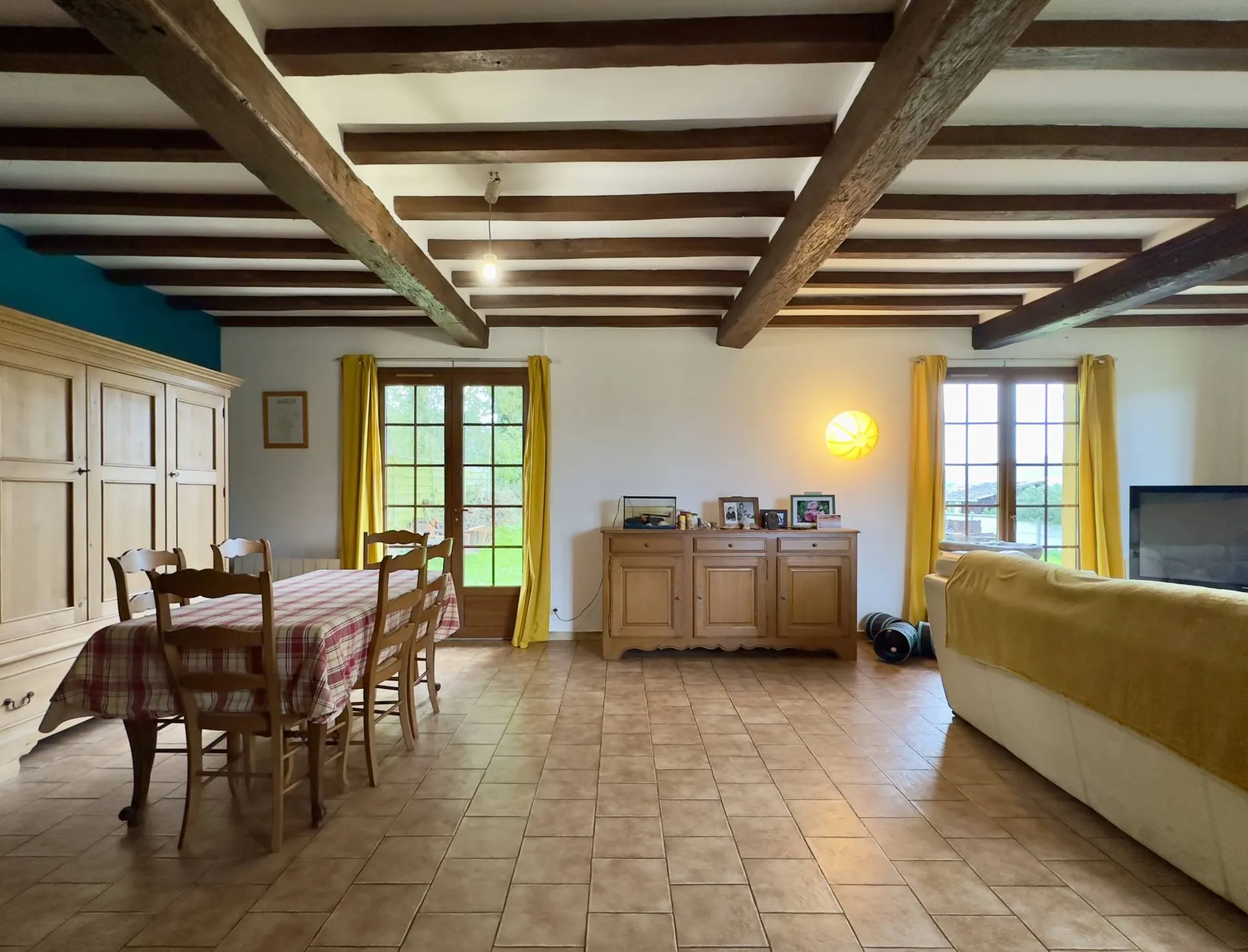 Maison en bordure de voie verte de 134m² avec Terrain de 1439m² – Plain-Pied et Potentiel d’Agrandissement dans un Cadre Paisible.