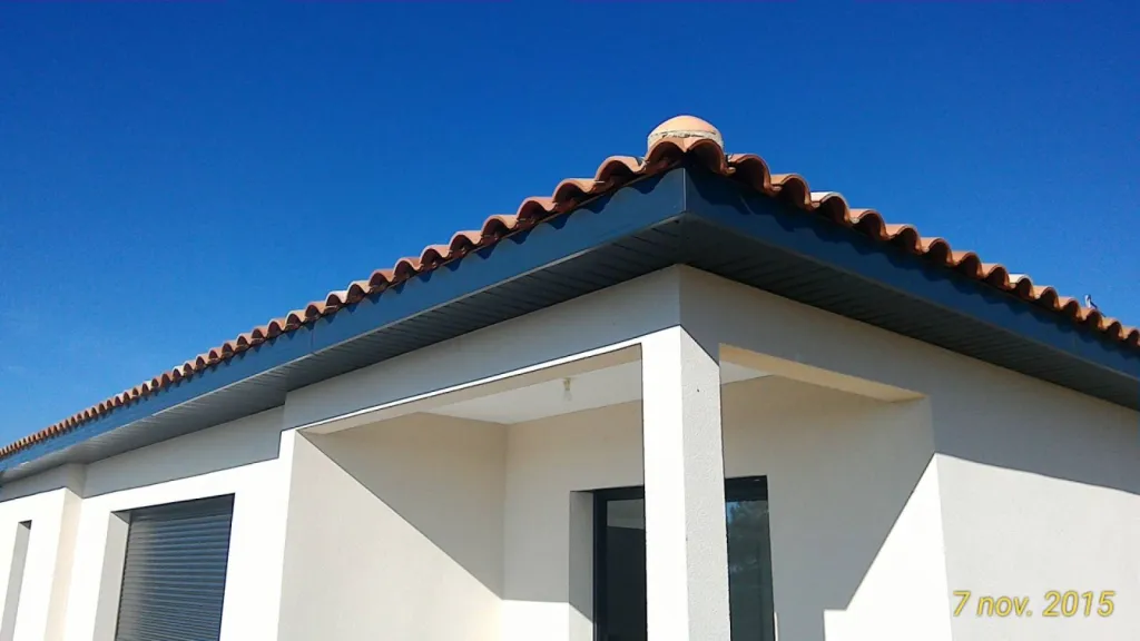 Prix débord de toit avec sous face aluminium ardoise à Bollène dans le Vaucluse