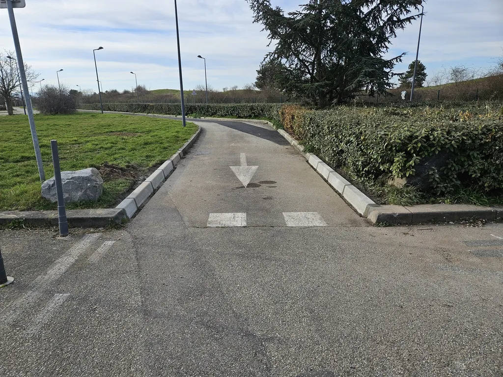Aménagement paysager et bordures à Bron (69500) par Durao TP entreprise de terrassement, VRD et enrobés à Lyon dans le Rhône