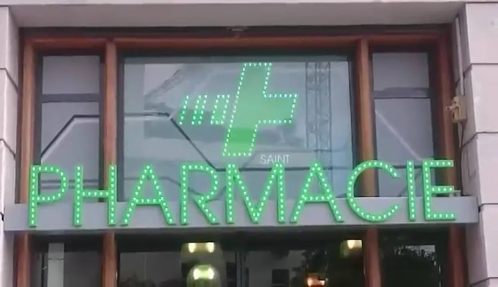 Enseigne et croix de pharmacie marseille