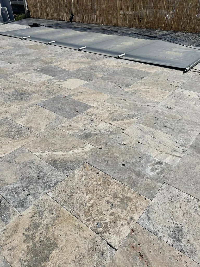 DALLES SUR PLOTS TRAVERTIN SILVER RUSTIC SUR BEZIERS & AGDE – 34 – HERAULT