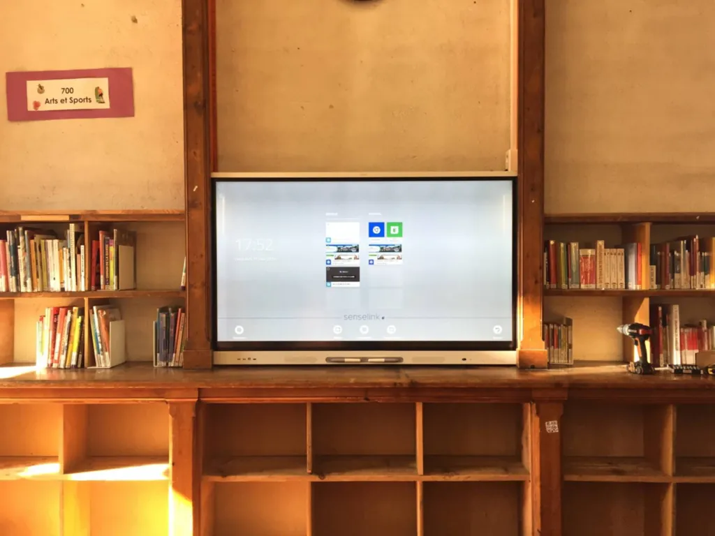 Un écran invisible pour des salles de réunion aux finitions parfaites ?