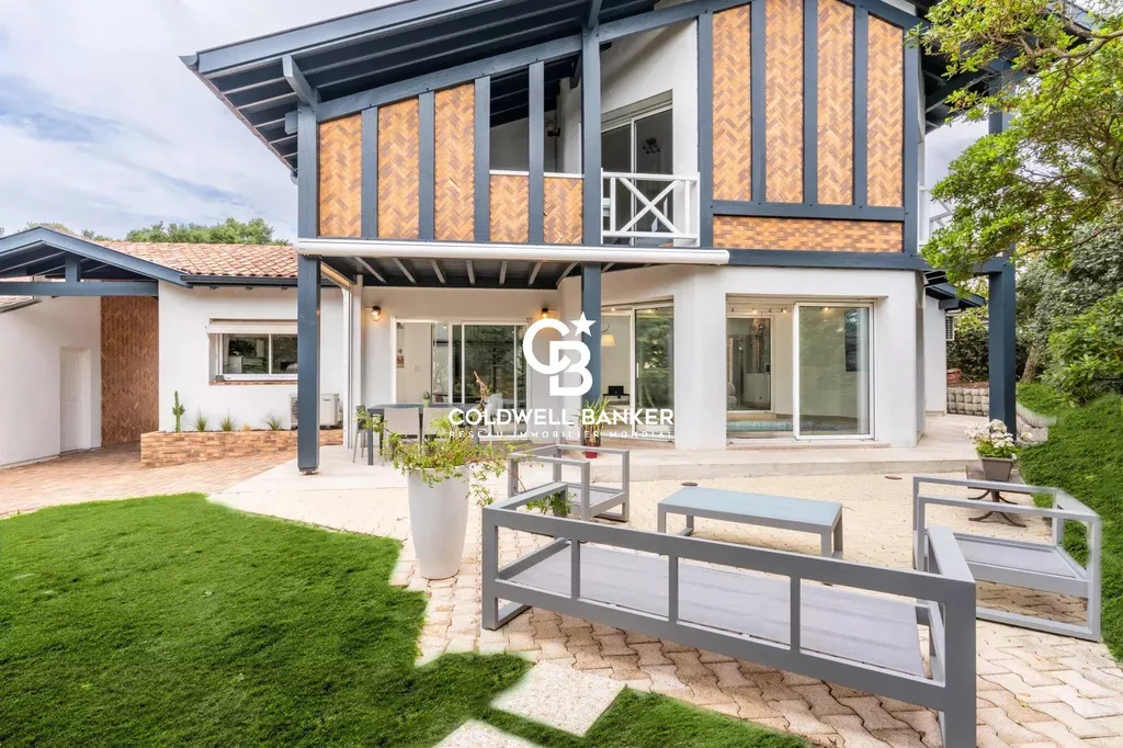 Maison à vendre Capbreton quartier des écrivains - architecture basco-landaise, terrain vue forêt, spa de nage intérieur