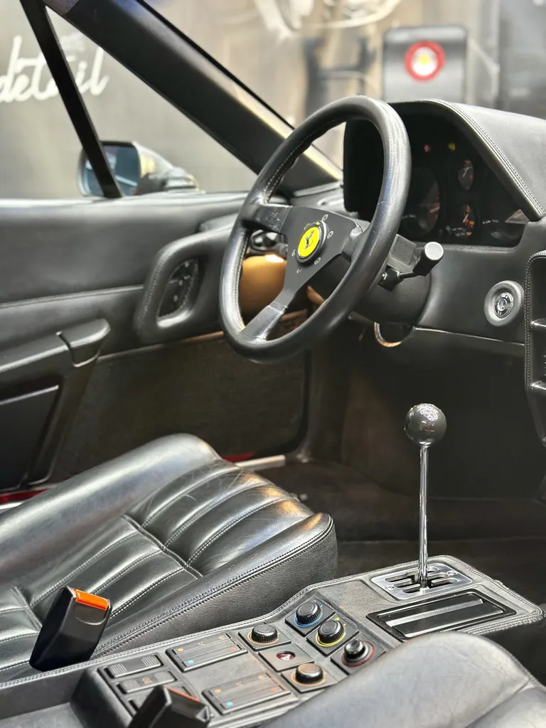 Traitement céramique automobile à Lyon proche Brignais EMB DETAILING spécialiste Ferrari 328 