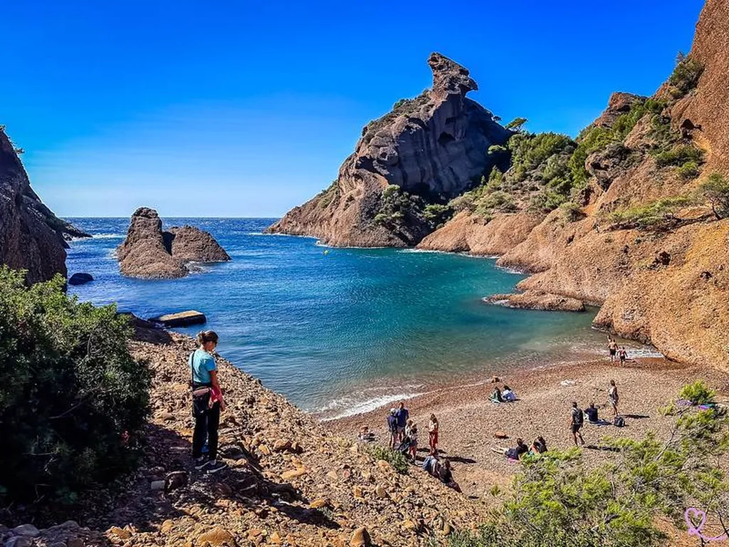 Découverte des calanques varoises en bateau semi-rigide