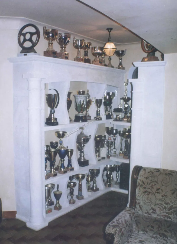 Meuble étagères en pierre d'Estaillades