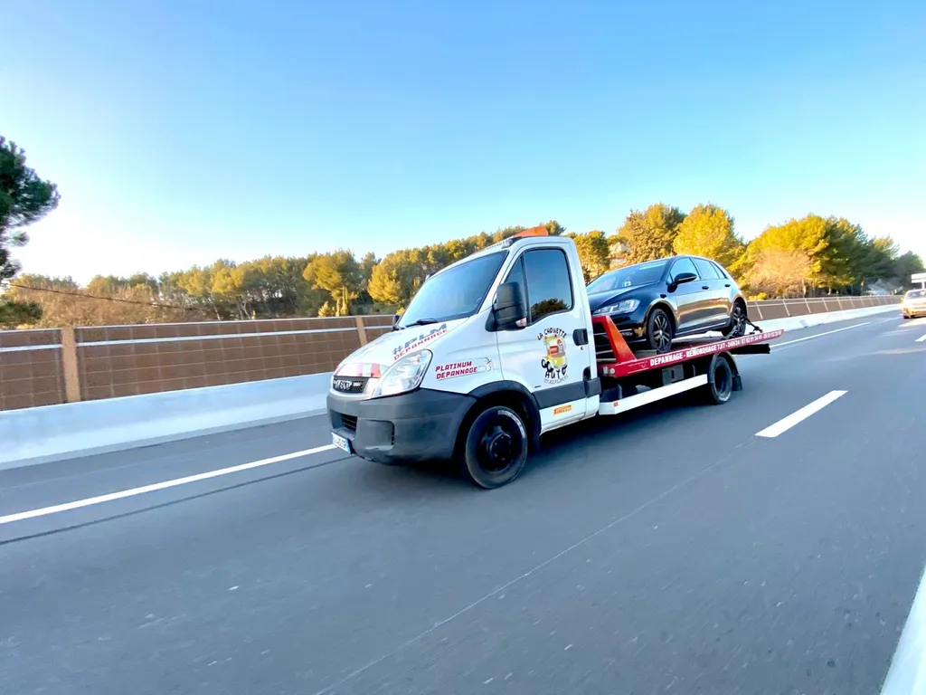  Remorquage Golf 7 après une sortie de route Carnoux platinum carrosserie 