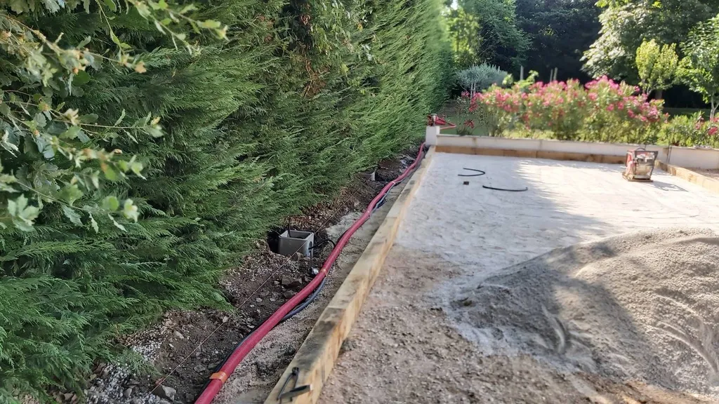 Construction d'un terrain de pétanque à Auriol près d'Aubagne par une entreprise de terrassement