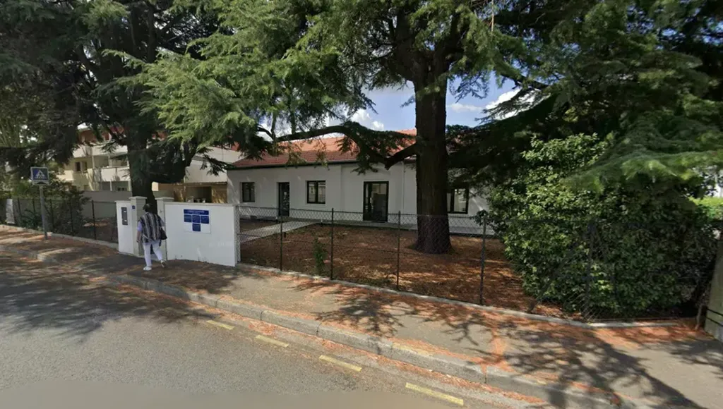 Réunion en mairie de Pessac pour sécuriser la conformité et la DAACT finale d’un cabinet dentaire récemment livré