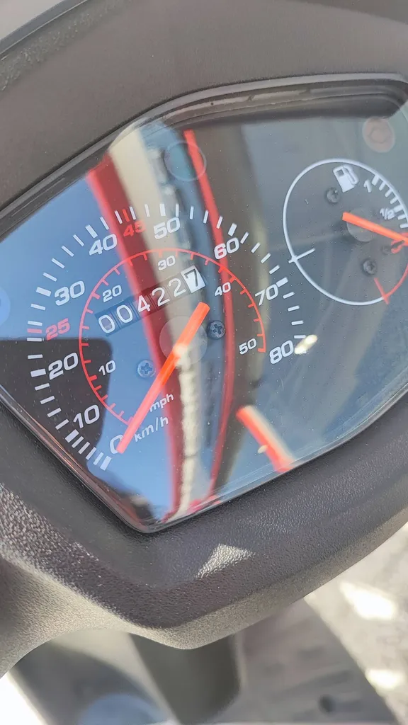 PEUGEOT KISBEE 50cc DU 06/2023 AVEC 430 KM.