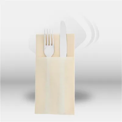 Serviettes kangourou ivoire Garcia de Pou en airlaid pour restauration professionnelle, idéales pour restaurants, traiteurs et événements, offrant une solution élégante, pratique et hygiénique pour le dressage de table et le rangement des couverts – dispo
