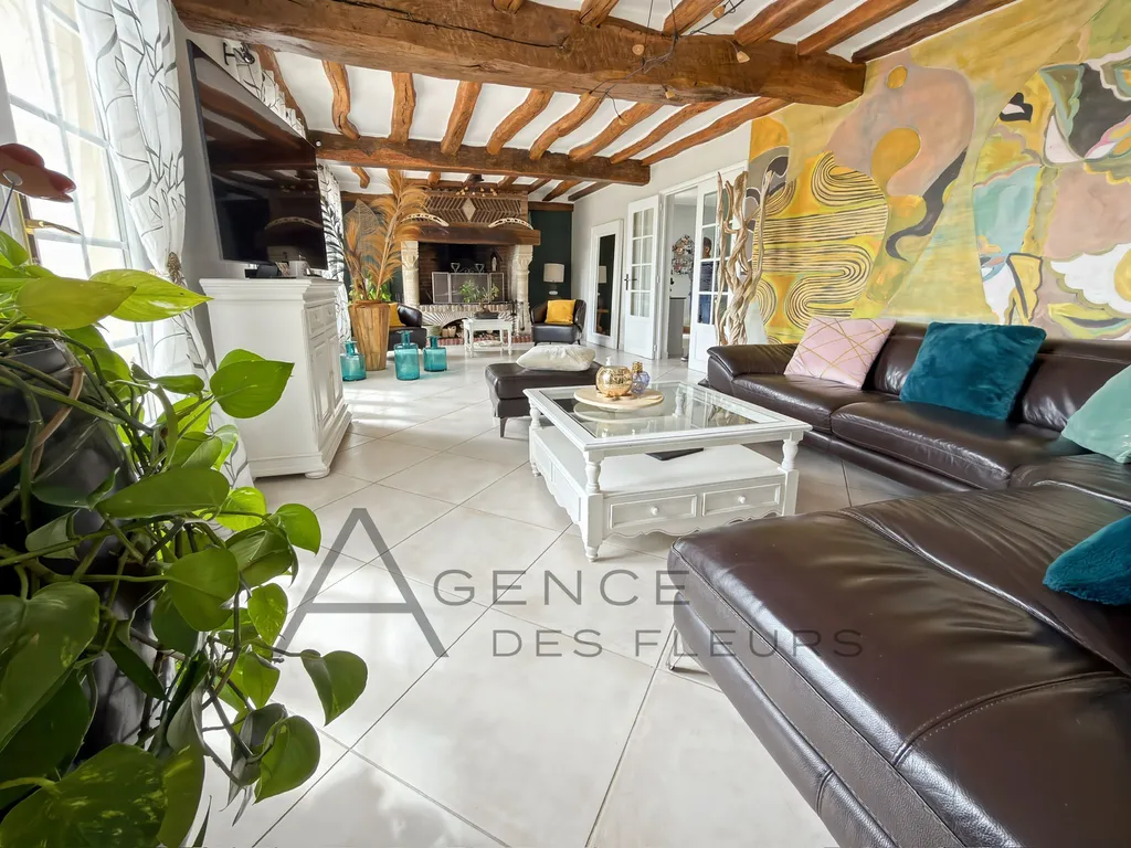 A vendre, propriété de charme de 202 m² édifiée sur un terrain de 3952 m² sur la commune de FRENEUSE 76410