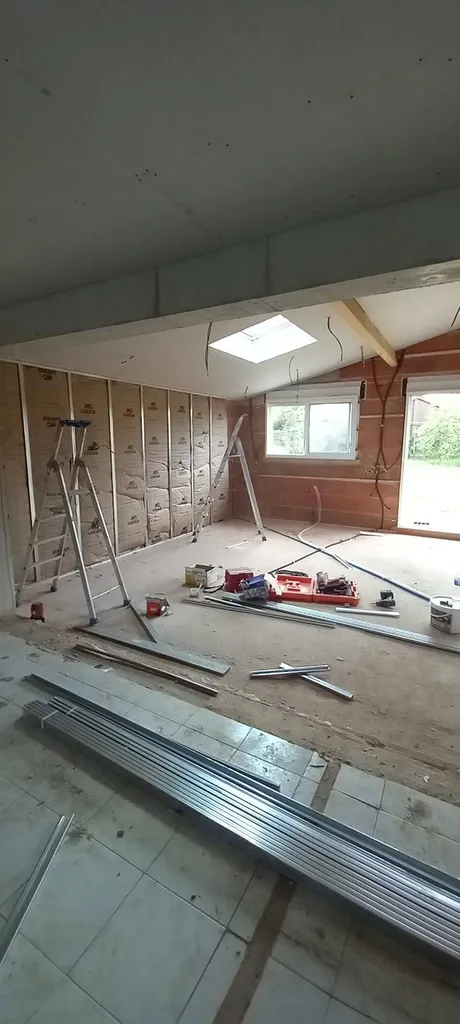 Travaux de plâtrerie dans un pavillon en rénovation à Blanquefort dans l'agglomération bordelaise 