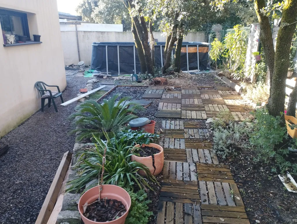 ancien terrain vaste et future réalisation du terrasse en bois a coter de Montpellier  