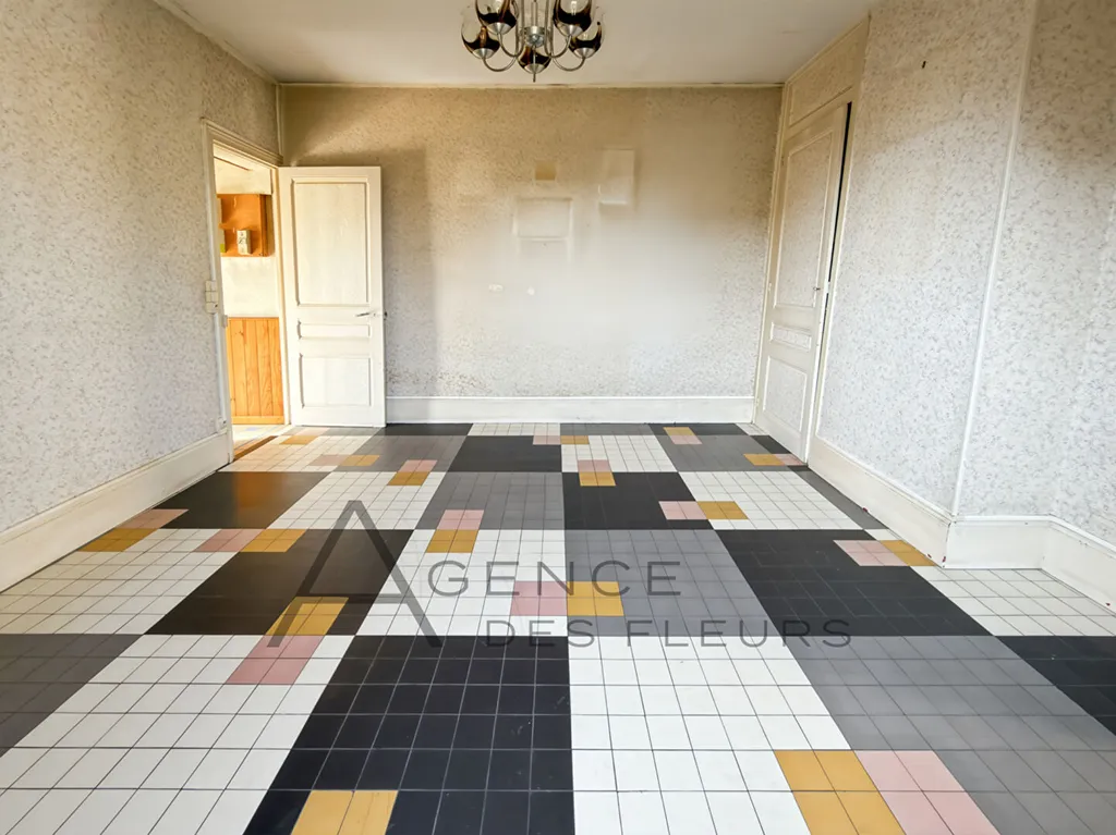 À vendre, maison à réhabiliter de 111m² sur un terrain de 500m² située à Cléon 76410