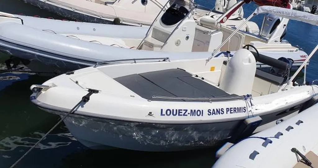 Louer le Karel V160 bateau sans permis à Bandol dans le Var