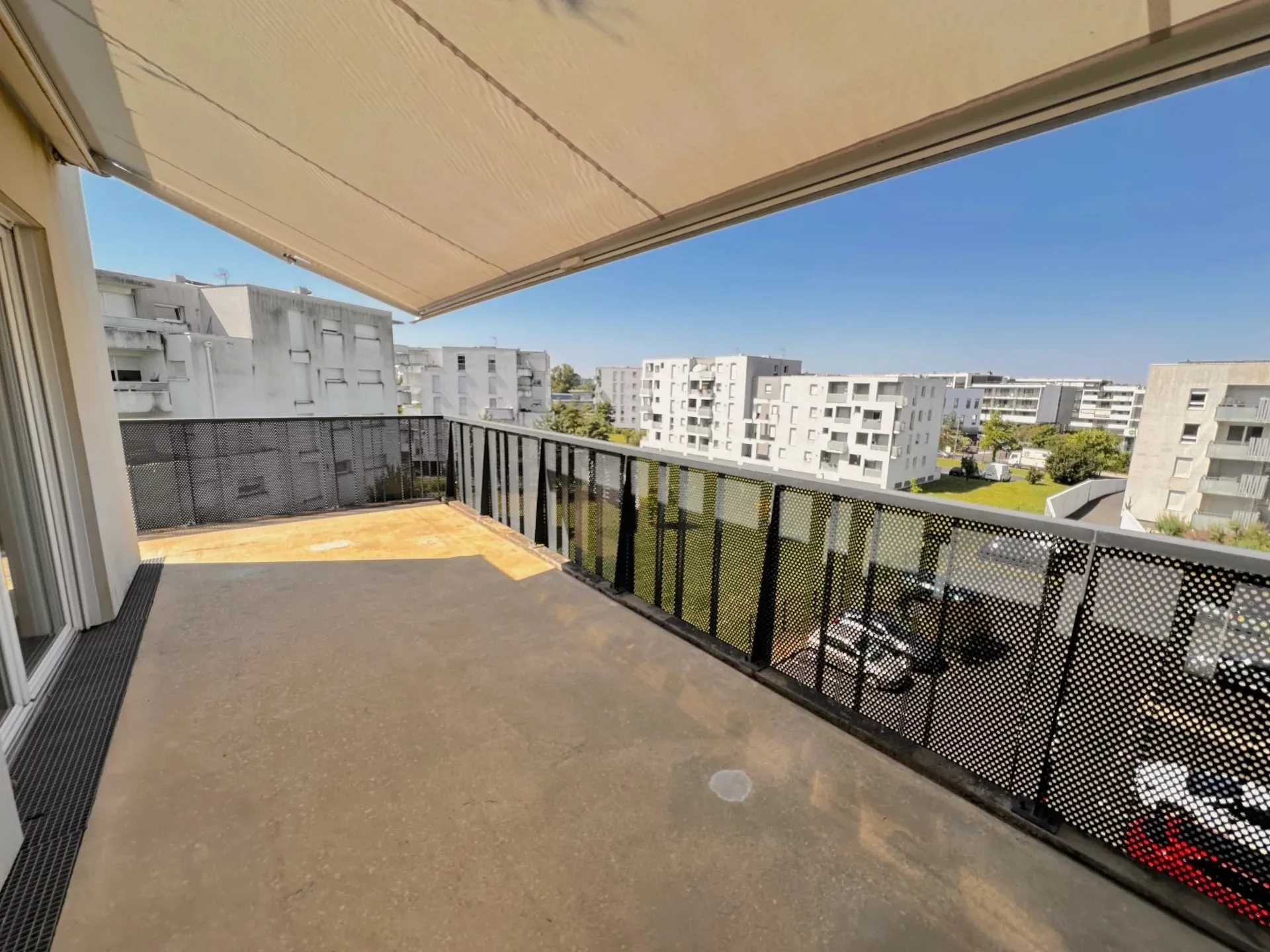 BRUGES LE TASTA - T3 avec Terrasse + 2 parkings - Ascenseur - 2 chambres