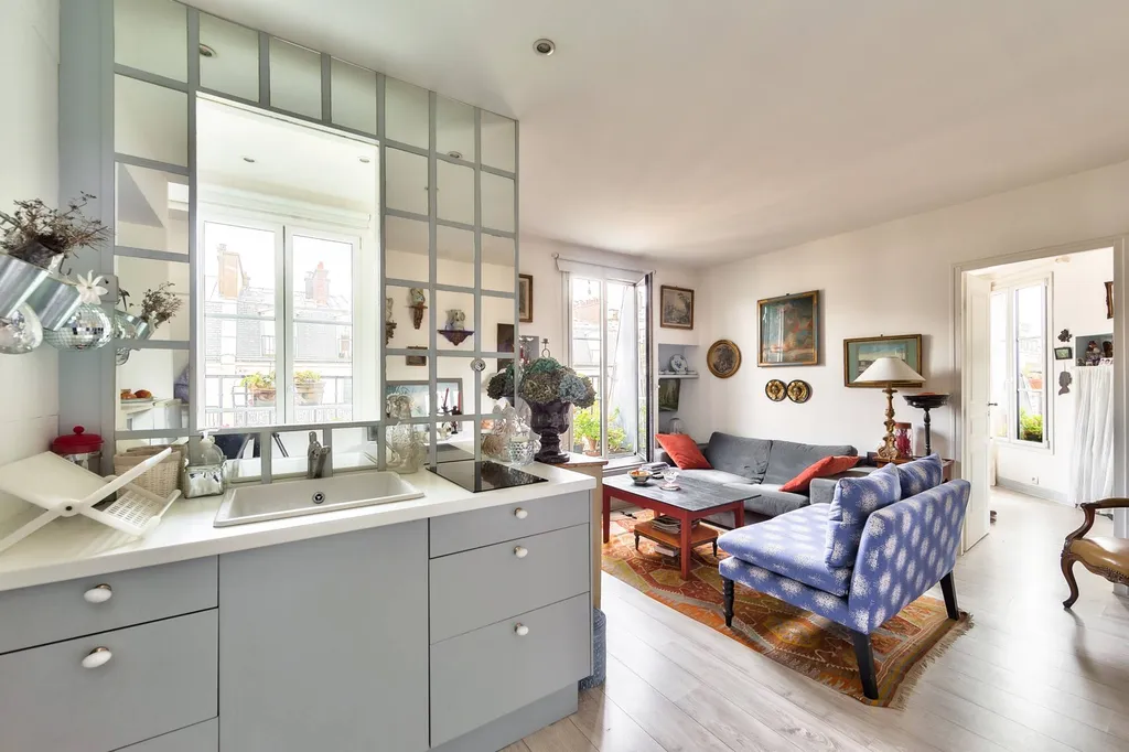 A vendre 2 pièces en dernier étage Paris 75009