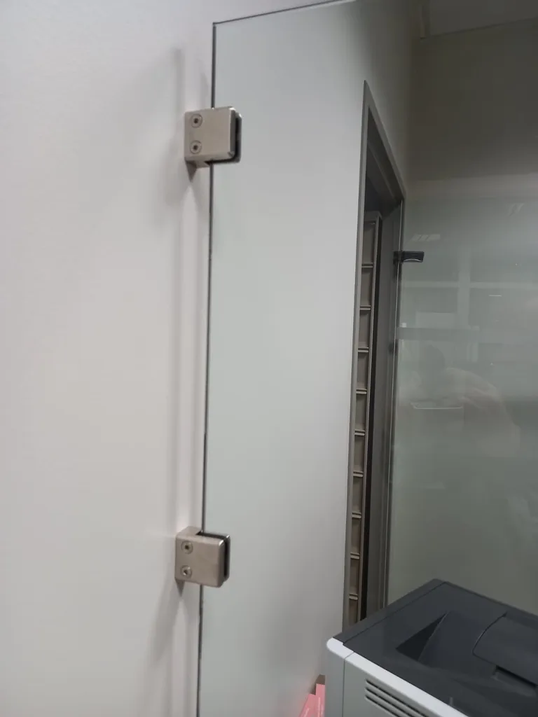 Pince pour tenir la cloison à Lyon