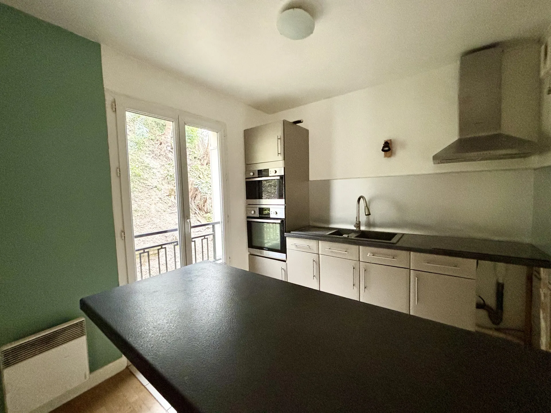 Bel appartement de 3 pièces de 59.44M² à Saint-Germain-En-Laye avec terrasse, ascenseur et box dans une résidence récente et sécurisée.