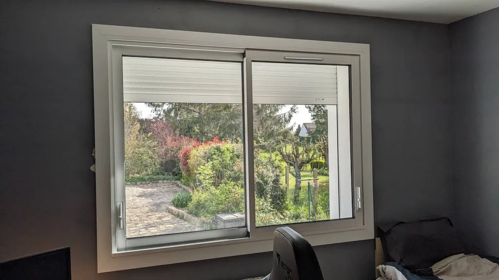 Volets spéciaux pour isolation par l'extérieur totalement invisibles