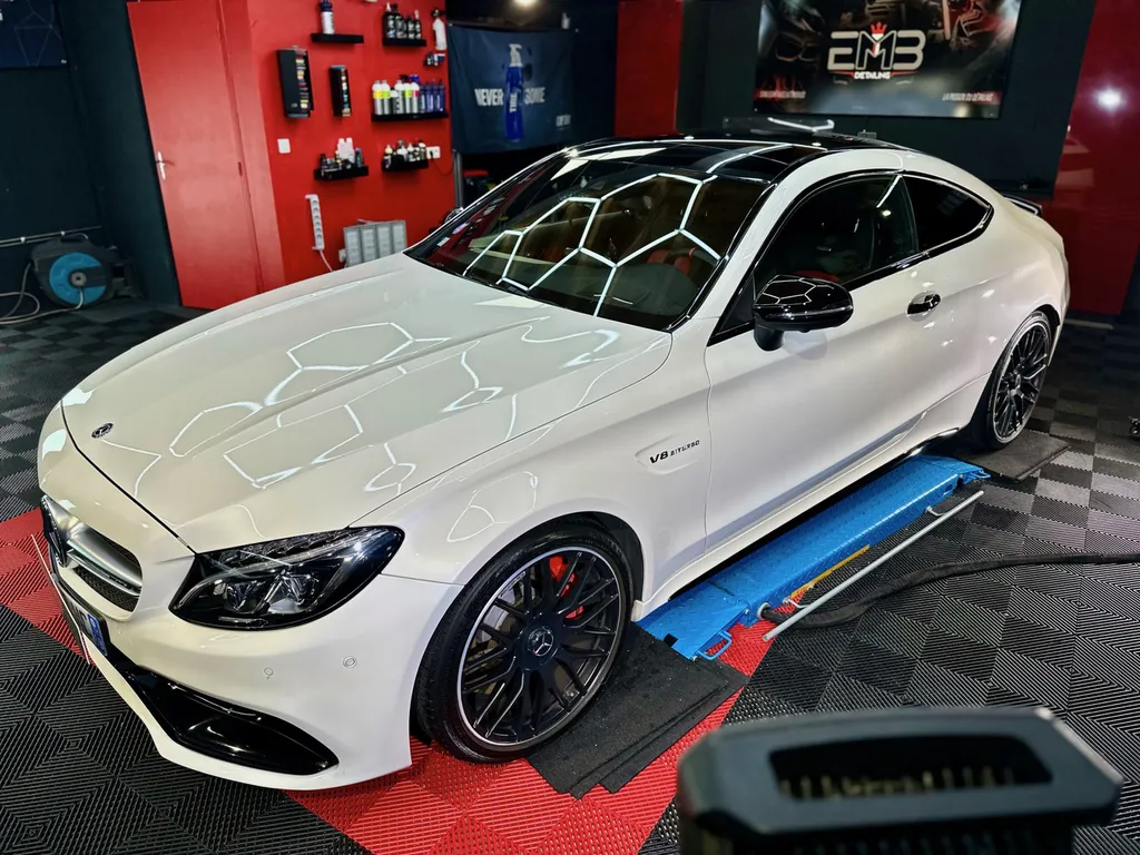 polissage Carroserie traitement céramique EMB DETAILING Vaugneray socialiste Mercedes C63 AMG