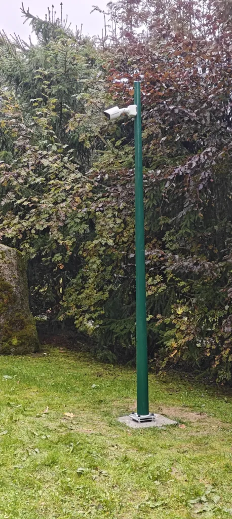 Caméra avigilon pour surveillance du jardin à Megève