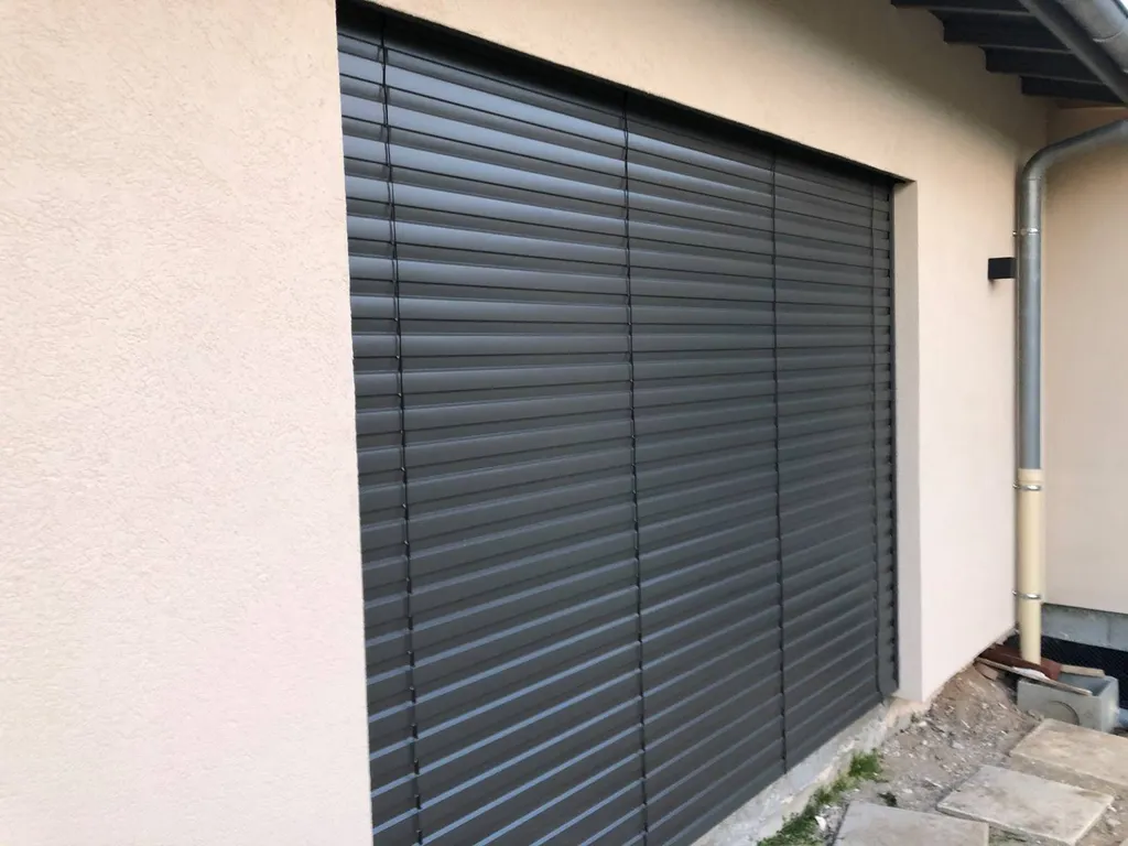 Volets roulant BSO brise soleil orientable vue extérieur