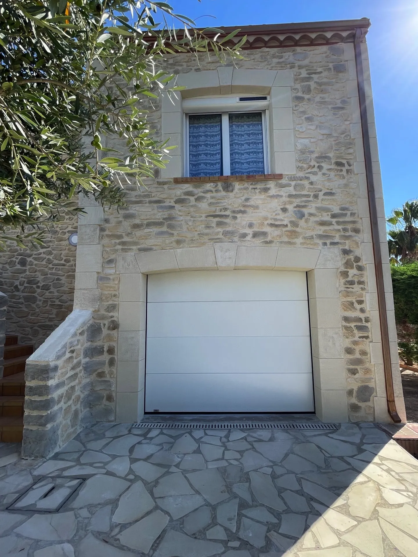 Rénovation d’une façade en pierre sur Agde dans l’Hérault