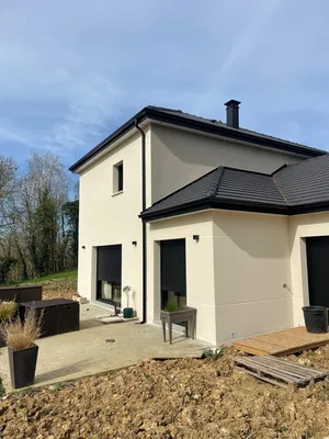 Enduit projeté sur façade de maison à fécamp