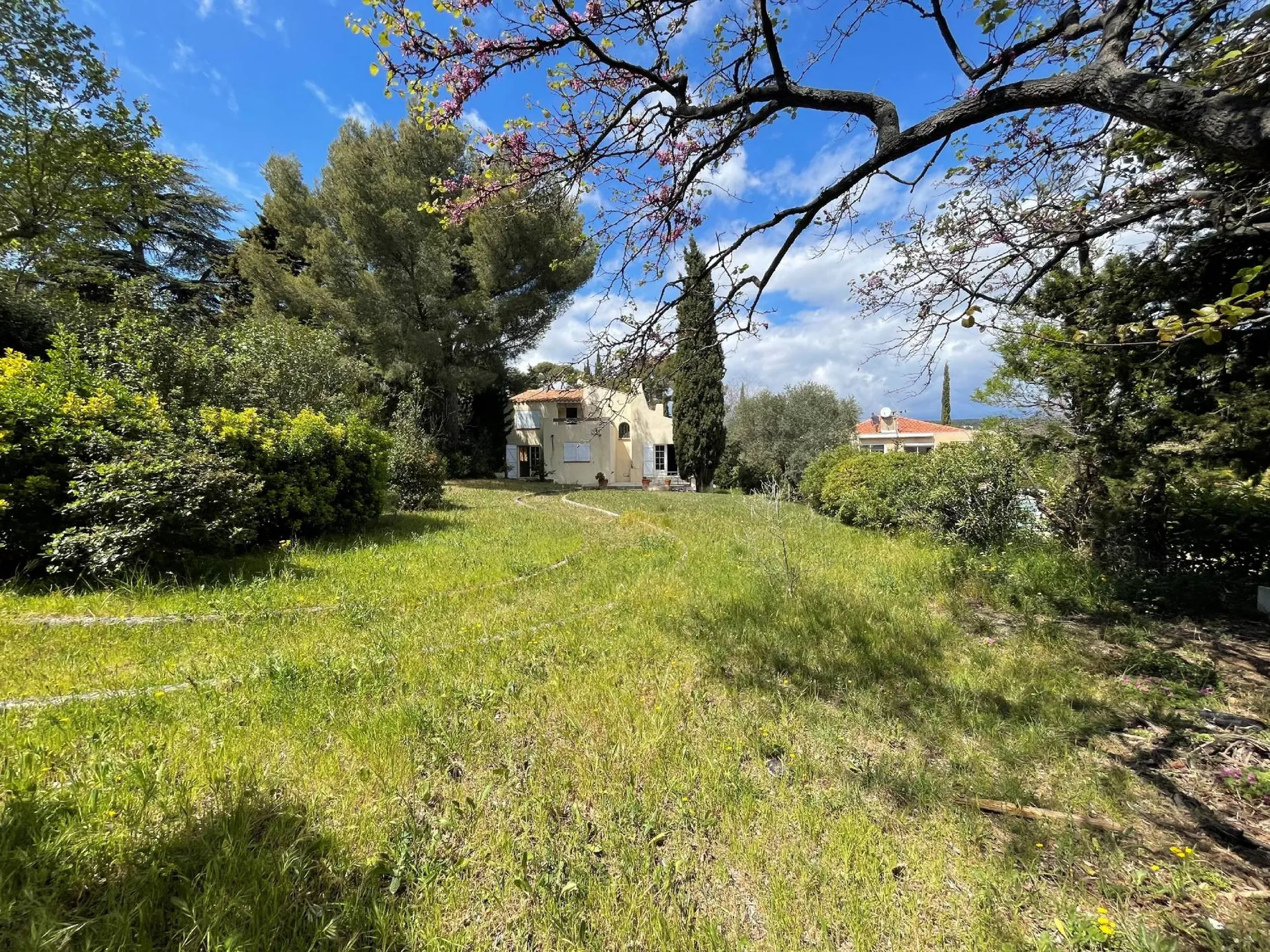 Maison Cassis au cœur du village, au calme, dans clos privé 
