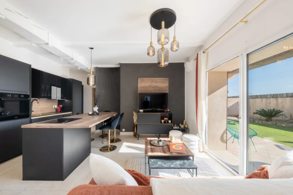 Vue salon depuis entrée