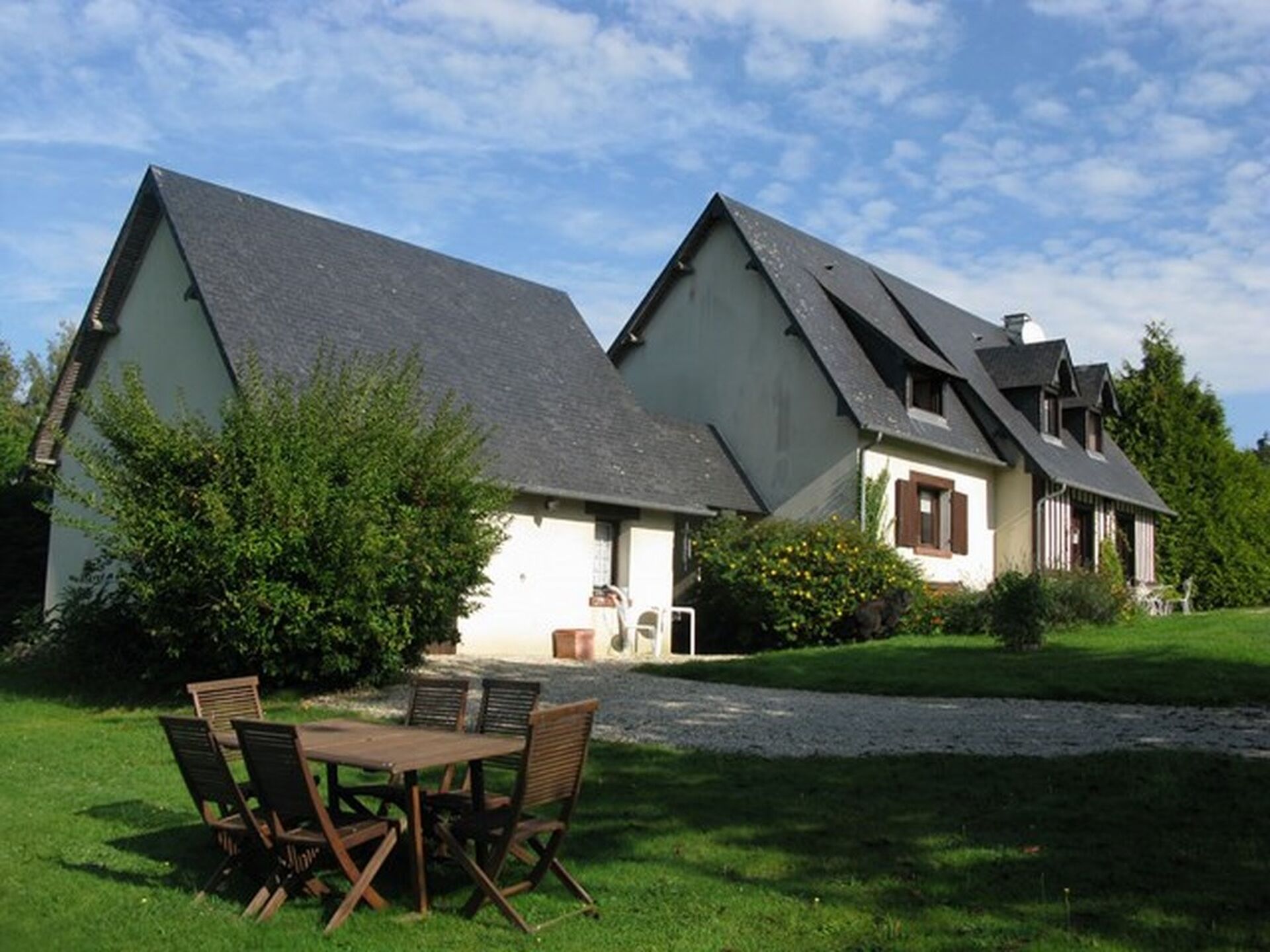 MAISON AVEC CHAMBRE AU REZ-DE-CHAUSSEE PROCHE LISIEUX, CALVADOS 14